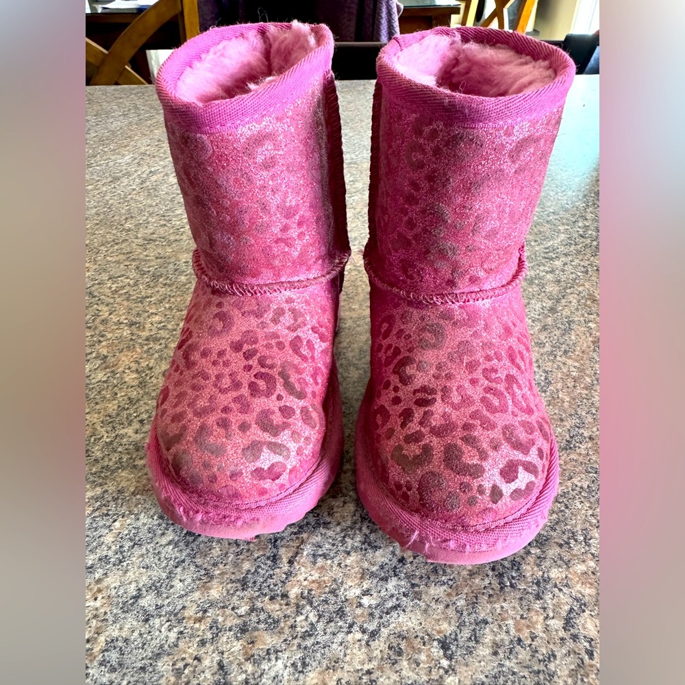 Girls pink leopard UGG boots size 9 toddler